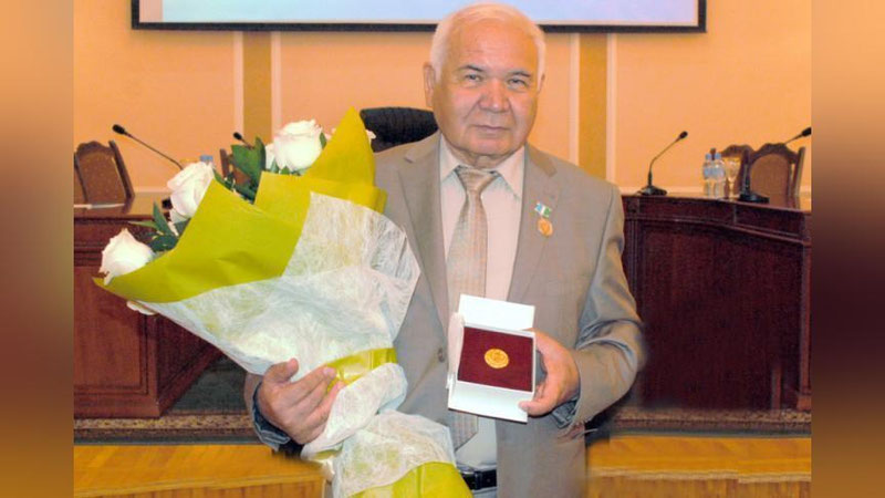'​ShAVKAT MIRZIYoEV KARDIOLOG ANIS LYuTFULLAEVICh ALYaVINI MUKOFOTLADI'ning rasmi