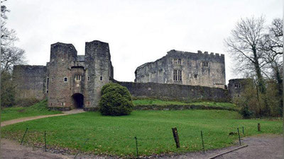 'Турист қиз рицарнинг арвоҳига дуч келди'ning rasmi