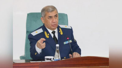 'Bosh prokuror o`tkazgan yig`ilishdan qator bank mulozimlari studiyalardan namoyishkorona olib chiqib ketildi'ning rasmi