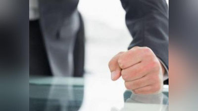 'Tadbirkorlarni homiylikka va boshqa tadbirlarga majburlash 5 yilgacha ozodlikdan mahrum qilish bilan jazolanishi mumkin'ning rasmi