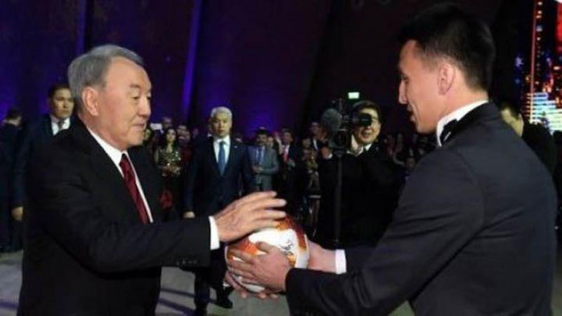 'NAZARBOEV «OSTONA» O`YINChILARI BILAN «FUTBOL O`YNADI»'ning rasmi