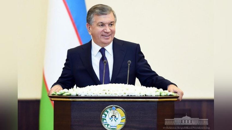 'Депутатлар Шавкат Мирзиёевга унвон беришни таклиф қилди. “Халқ менга энг катта унвонни бериб бўлган” — жавоб берди давлат раҳбари'ning rasmi