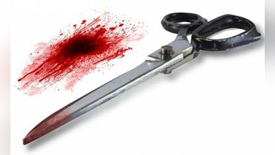 Изрображение 'В АЛМАЛЫКЕ МУЖЧИНА ВОНЗИЛ РОДСТВЕННИКУ НОЖНИЦЫ В ШЕЮ'