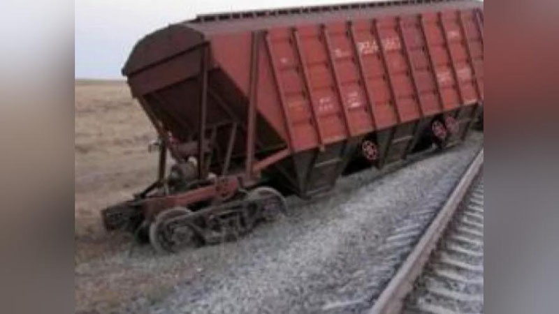 Изрображение 'СОШЕДШИЙ С РЕЛЬСОВ ПОЕЗД ПОВРЕДИЛ ДОМА В ТАШКЕНТЕ (ФОТО)'