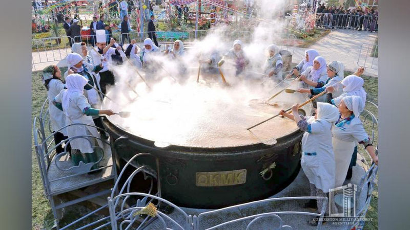 Изрображение 'НОВЫЙ ВКУСНЫЙ РЕКОРД УЗБЕКИСТАНА: 5 ТОНН СУМАЛЯКА (ВИДЕО)'