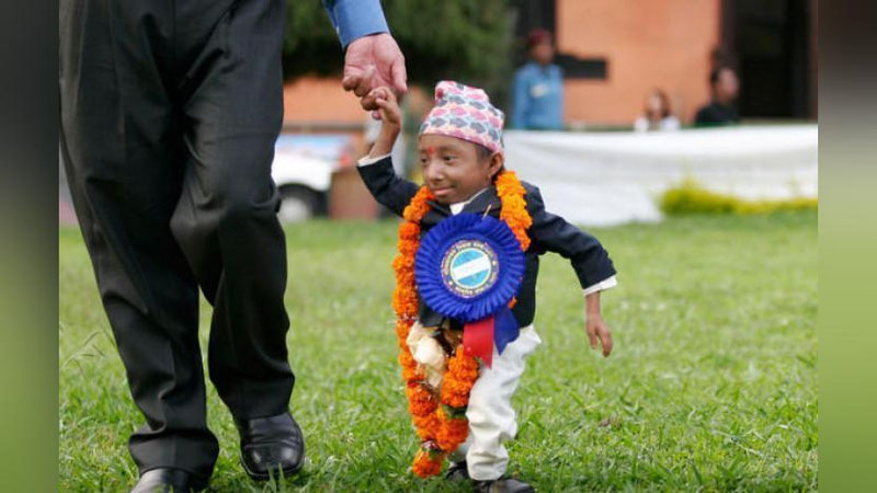 '63 santimetrli kichik Budda 'ning rasmi