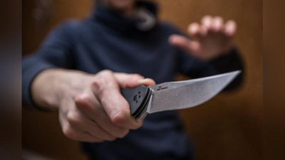 'Namanganlik erkakni o`zidan 15 yosh katta bo`lgan shar`iy nikohidagi ayolning o`g`li pichoqlab tashladi'ning rasmi