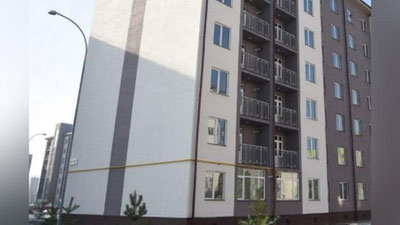 Изрображение 'Страшная трагедия в Сергели: с балкона 4 этажа выпал 2-летний малыш'