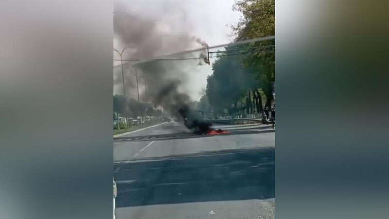 Изрображение 'В Яшнабаде произошло возгорание светофора (видео)'
