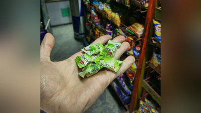 Изрображение 'ЦЕНТРАЛЬНЫЙ БАНК ПРИЗВАЛ ПОКУПАТЕЛЕЙ НЕ БРАТЬ СДАЧУ СПИЧКАМИ И КОНФЕТАМИ'