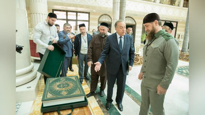 Изрображение 'Узбекистан подарил Чечне копию древнейшей рукописи Корана (фото)'