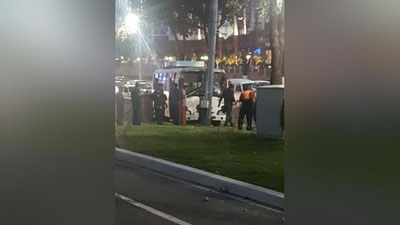 'Toshkentda yo`lovchi avtobusi chiroq ustuniga borib urilgan, yo`lovchilar tan jarohati olgan'ning rasmi