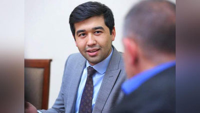 'Ijtimoiy tarmoqlar orqali yoshlar fikrini o`rganayotgan yosh rahbar ochiqlik prinsipida ishlamoqchi'ning rasmi