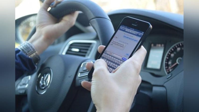 'ЙПХ инспкеторлари ҳаракат вақтида телефондан фойдаланган ҳайдовчиларга жиддий чора кўрмоқда'ning rasmi