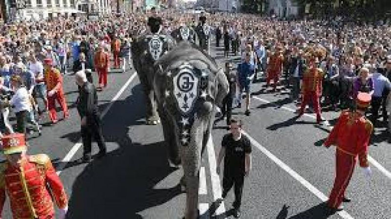 'Rossiyada fillar paradi bo`lib o`tdi'ning rasmi
