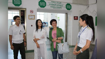 'Yaponiyalik sayyohlar qadimiy Samarqandda'ning rasmi