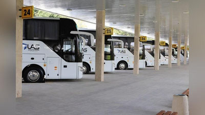 'Toshkentdan viloyatlarga qatnaydigan avtobuslarning bugungi jadvali e`lon qilindi. Chiptalarni onlayn sotib olsangiz ham bo`ladi'ning rasmi