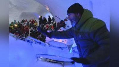 'Italiyadagi tog`li hududda noodatiy musiqa festivali bo`lib o`tdi 'ning rasmi