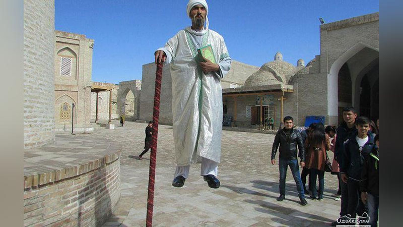 'Бухорода ҳавода тик турувчи икки аллома пайдо бўлди'ning rasmi