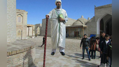 'Бухорода ҳавода тик турувчи икки аллома пайдо бўлди'ning rasmi