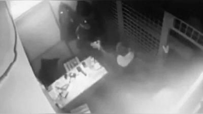 Изрображение 'Расстрел полицейских в метро Москвы попал на видео'