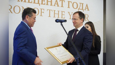 'Fattoh Shodievga “Yil homiysi” mukofoti berildi'ning rasmi