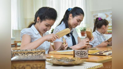 'MINGDAN ORTIQ MAKTABDA IXTISOSLAShGAN SINFLAR OChILDI'ning rasmi