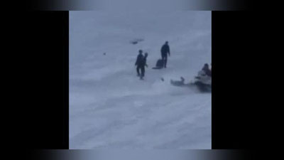 Изрображение 'Из-за столкновения со снегоходом в Чимгане трое парней оказались в реанимации (видео)'