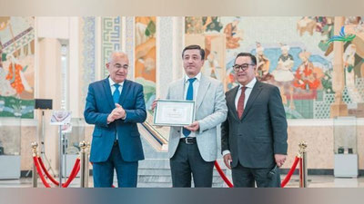 Изрображение 'Пятьдесят томов серии книг-альбомов "Культурное наследие Узбекистана" переданы в музеи'