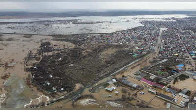 Изрображение 'После прорыва дамбы вода в Оренбургской области России продолжает подниматься'