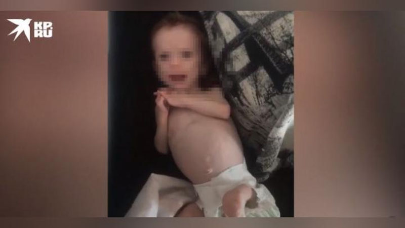 Изрображение 'Жуткая история в российском Карпинске: мать держала ребенка в шкафу и морила голодом (видео)'