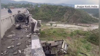 Изрображение 'В Индии автобус сорвался в ущелье: 10 человек погибли, 55 пострадали (видео)'