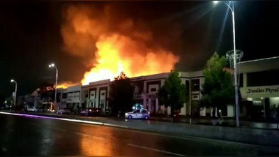 Изрображение 'В Бухаре горел крупный торговый комплекс (видео)'