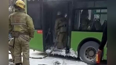 Изрображение 'В Ташкенте новое ЧП с автобусом: момент тушения пожара сняли на видео'