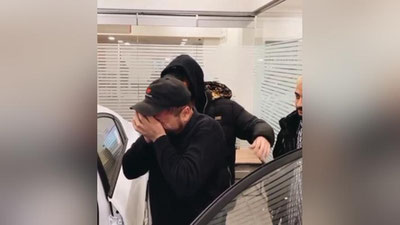 Изрображение 'Блогеры подарили автомобиль таксисту, который их бесплатно подвез (видео)'