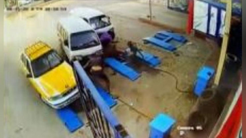 Изрображение 'Жуткий дорожный инцидент в Алмалыке попал на видео'