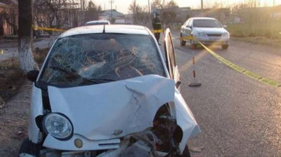 Изрображение 'В Наманганской области женщина-водитель на "Матизе" погибла, врезавшись в бордюр'