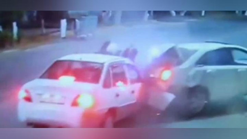 Изрображение 'Водитель "Нексии" снес сотрудника ДПС и остановившегося автомобилиста в Ташкенте (видео)'