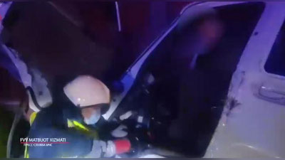 Изрображение 'На "Камчике" сотрудники МЧС вытащили водителя из искореженной кабины грузовика'