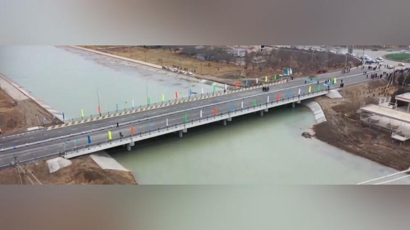 Изрображение 'В Ургенче реконструировали мост над каналом Шават (видео)'