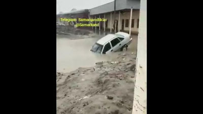 Изрображение 'В Самаркандской области "Нексия" утонула в луже (видео)'