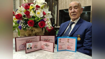 '"Ўзбек футболи нуронийси"  АХБОР ИМОМХЎЖАЕВ 86 ёш остонасида Ўзбек футболининг паст-баланди, терма жамоа ва спорт  журналистикаси ҳақида аччиқ ва очиқ гаплар'ning rasmi