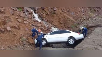 Изрображение 'На перевале "Камчик" спасатели достали из кювета "Ласетти" (видео)'