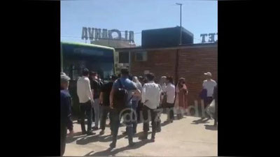 Изрображение 'В Ташкенте автобус сбил пешеходов на остановке (видео)'
