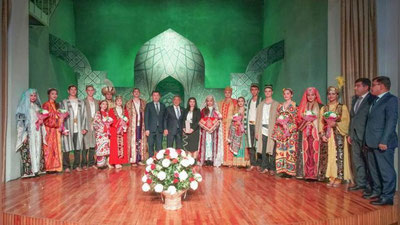 Изрображение 'Президент Татарстана посмотрел шоу исторических костюмов в Самарканде'