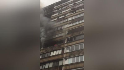 Изрображение 'В Москве мигрант из Узбекистана спас женщину из горящей квартиры на восьмом этаже (видео)'