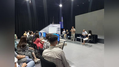 'O`zEOAVMA rahbari yoshlar bilan uchrashdi'ning rasmi