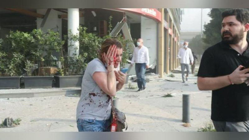 Изрображение 'Апокалипсис в Бейруте: мощным взрывом снесло почти полгорода (фото)'