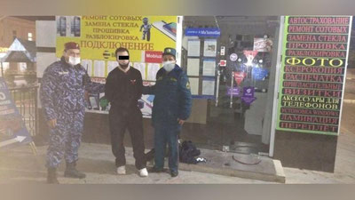 Изрображение 'Сотрудники Нацгвардии задержали вора в Сергели, обчистившего магазин телефонов'