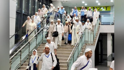 'Ҳаж зиёратчиларининг дастлабки гуруҳи  Тошкентга қайтди'ning rasmi